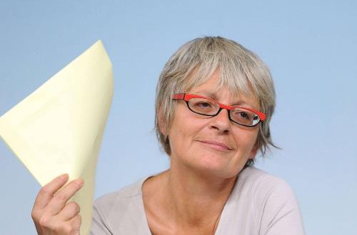 Redazione operai contro, Sono un ragazzo di 26 anni, iscritto alla Cisl e da tre mesi disoccupato. Da quando sono entrato nel mondo del lavoro ho sempre avuto contratti a somministrazione o a tempo determinato con rinnovi su rinnovi ma mai a tempo indeterminato. Nelle mie stesse condizioni tanti altri miei amici. Ho sentito dai telegiornali che gli ultimi dati Istat dichiarano un ulteriore aumento del tasso di disoccupazione giovanile superando quota 40%. Per noi giovani trovare un posto di lavoro è come trovare un ago nel pagliaio e quando lo si trova siamo costretti ad accettare miseri stipendi […]