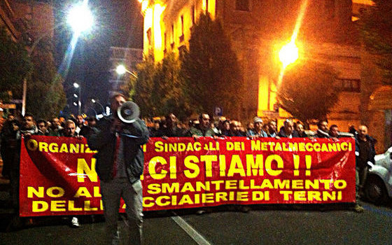 Redazione di Operai Contro, l’operaio dell’ILVA di Taranto che afferma: “noi operai delle fabbriche d’acciaio ci siamo condannati da soli. Abbiamo prodotto troppo acciaio” ha ragione. Occorre ribellarsi. Noi operai dell’acciaieria di Terni Mercoledì 8 febbraio  e giovedì 9 febbraio torniamo a scioperare. È il primo sciopero aziendale dopo la lunga e dura vertenza di fine 2014, quella delle manganellate in piazza a Roma Il padrone non assume e ci costringe a lavorare a ritmi infernali Al solito i sindacalisti si lamentano e vogliono il tavolo. Forse questa volta non ci fregheranno Un operaio dell’AST    Operai AST di […]