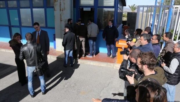 Redazione di Operai Contro, continua la presa per il culo degli ex operai FIAT. La Fiat chiuse definitivamente la fabbrica nel 2012. Na dal 2009 sindalisti e politici ci raccontavano la favola che avremmo trovato un nuovo padrone. Ne sono sfilati molti,. Dovevano accappararsi i soldi della regione e dello stato. Oggi è il 2017 siamo ancora in cig. Praticamente quelli che hanno resistito, sopravvivono di elemosina. Finalmente è arrivata la Blutec, una creazione della Metec un’altro nome di comodo della FCA. Il 2 maggio Crocetta porto i primi 20 milioni di euro dei 45 milioni che la regione […]