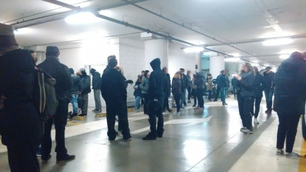 bgreport.org Siamo tre giovani, di cui un laureato e uno studente, senza fissa occupazione, e scriviamo indignati riguardo la nostra ultima esperienza di lavoro saltuario. Come altre 140 persone, di età che variava dai 18 ai 60 anni,  siamo stati contattati dalla società BarCode Italia Srl per svolgere il lavoro di inventario, spalmato in due differenti nottate, in due differenti sedi del supermercato Iper: quella di Seriate e quella interna a Orio Center. Quando ci siamo presentati sul posto, all’orario stabilito (cioè le 21:00 e le 20:30, anche se il lavoro non sarebbe iniziato prima delle 22) ci siamo […]