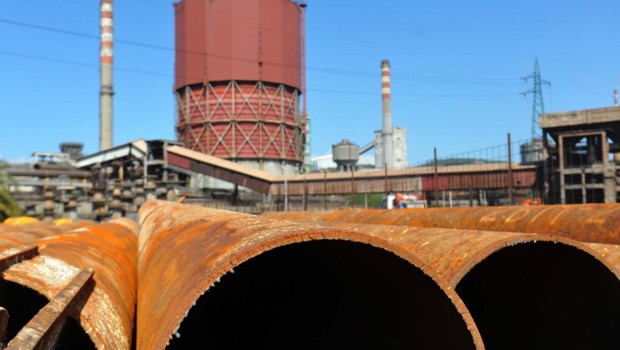 Redazione di Operai Contro, nuova processione indetta da FIM-FIOM-UILM. Era la manifestazione nella giornata dello msciopero generale dei metalmeccanici della provincia di Livorno.Sono anni che ci rompono i timpani con Aferpi (Acciaierie e fonderie di Piobino), sono anni che noi operai abbiamo dovuto fare sacrifici e vivere con l’eòlemosina della CIG. Aferpi non ha ancora fatto niente se non ottenere lettere di credito. I sindacati fino ad oggi hanno impedito ogni seria lotta per difendere gli operai. In testa alla processione i segretari generali dei tre sindacati, Marco Bentivogli (Fim), Maurizio Landini (Fiom) e Rocco Palombella (Uilm), I sindacati […]