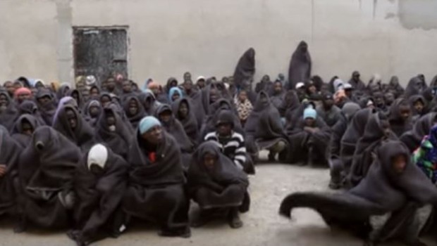 Redazione di Operai Contro, il ministro Minniti ha concordato con il dittatorello Libico Fayez Al Sarraj (riconosciuto dall’ONU) la creazione di campi di intrattenimento per emigranti sul territorio libico. Il ministro Minniti e il dittatorello libico sono grandi. I campi di concentramento prendono il nome accattivante di campi di intrattenimento. I mercenari di Fayez Al Sarraj saranno gli animatori dei campi.l Gli strumenti degli animatori libici per convincere i migranti a soggiornare nei campi di intrattenimento sono 10 motovedette (che l’Italia consegnerà restaurate, dopo averle ritirate nel 2011), sulle quali lavoreranno 90 animatori libici che sono stati formati dalla […]