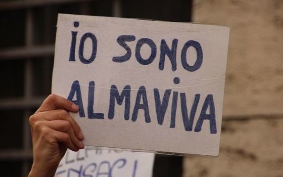 Redazione di operai contro, il 28 febbraio i parassiti del sindacato e il padrone si sono accordati. Napoli dunque proseguirà le attività e sarà rilanciato, garantendo così futuro occupazionale a 845 lavoratori e lavoratrici. L’accordo riguarda: – cassa integrazione – contratti di solidarietà -riduzione del salario – ad aprile nuova verifica per i licenziamenti Noi lavoratori Almaviva di Napoli veniamo trattati come pecore da tosare e non è detto che eviteremo il licenziamento Un lavoratore Almaviva di Napoli