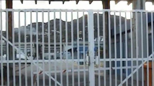 Redazione di Operai contro, sono 4 anni che la FIAT di termini Imerese ha chiuso. Per quattro anni politici e sindacati ci hanno fatto sperare nel nuovo padrone. Il nuovo padrone è arrivato: la Blutec. Il nuovo padrone ha iniziato ad incassare i milioni di contributi dati dalla Regione Sicilia e dallo stato. A Termini Imerese, Blutec, la società che ha riaperto lo stabilimento ex Fiat a maggio scorso, ha fatto rientrare al lavoro( ma quale lavoro?)finora 90 dipendenti su circa 700; entro aprile altri 30 lavoratori torneranno in fabbrica, altri 90, invece, sono previsti entro dicembre, per un […]