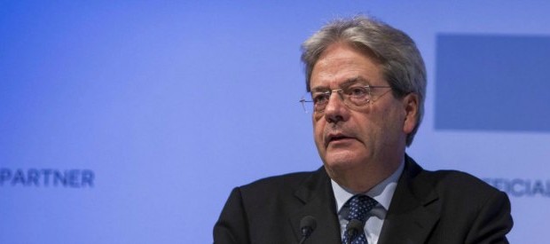 Caro Operai Contro, il capo del governo Gentiloni è andato di corsa alla trasmissione di Pippo Baudo a rassicurare gli italiani, vista la cattiva aria che tira dalle parti del governo. L’indagine giudiziaria per corruzione coinvolge il ministro dello Sport Luca Lotti, oltre a persone molto vicine all’ex capo di governo Matteo Renzi. Il Pd che è l’asse portante del governo, si sta sfaldando e le scissioni non sono garanzia di continuo sostegno al governo. Gentiloni ha paura che la cattiva aria possa trasformarsi in una tromba d’aria su Palazzo Ghigi e spazzare via i suoi inquilini, o alcuni […]