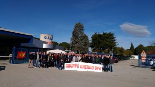 Caro Operai Contro, Gi&e: 69 esuberi su un totale di 175 operai nel sito di Recanati, in tutto il gruppo sono oltre 300 lavoratori. Con lo sciopero dell’altro giorno e presidio della fabbrica, è scattato anche lo sciopero dello straordinario. Il 7 marzo nuovo sciopero di 8 ore con presidio ad Ancona, in concomitanza dell’incontro in Confindustria. Come mai il sindacato non ha bloccato subito lo straordinario, quando nell’autunno del 2016 l’azienda ha avviato la ristrutturazione? Perché così tanto tempo senza iniziative di lotta, né a Recanati né nelle fabbriche del Gruppo? Tantomeno vi sono stati tentativi di coinvolgere […]