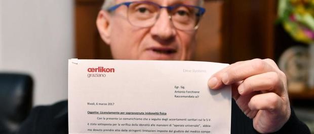 Così i dirigenti della Oerlikon potrebbero aver pensato, ritenendo che nella fabbrica di circa settecento dipendenti, un posto adeguato alle nuove condizioni di salute di uno che faceva il fresatore, non ci fosse. Ora, marcia indietro dell’azienda. Licenziamento revocato. I dirigenti della Oerlikon Graziano Trasmissioni ora parlano di errore. La pronta risposta dei lavoratori con lo sciopero al licenziamento di Antonio Forchioni, ha costretto l’azienda a aprire una trattativa con le organizzazioni sindacali. Nulla di ufficiale al momento in cui stiamo scrivendo, ma lo sciopero compatto di tutti i lavoratori –di tutti i turni- degli stabilimenti di Cascine Vica […]