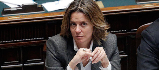 Caro Operai Contro, su 25mila pazienti con patologia del rene policistico, solo mille800 avranno cure rimborsabili, gli altri dovranno sborsare 20mila euro l’anno. Della serie, ti curi se hai i soldi. È un’altra conseguenza dei tagli alla Sanità pubblica, che l’Aifa (Agenzia italiana del farmaco) cerca di mistificare, presentandola come una scelta mirata solo sui pazienti che rispondono alle cure. Ma se altri pazienti sono esclusi, come si fa a stabilire che non rispondono alle cure? L’Aifa dice che il criterio verrà stabilito da sperimentazioni a campione sui malati, “Secondo tre principi: etico, di responsabilità sociale e di sostenibilità […]