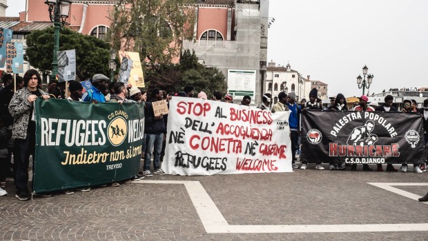 Cso Django Treviso Crediamo necessario fare un po’ di chiarezza a seguito delle polemiche apparse sui giornali e che ancora una volta propongono una narrazione distorta sulle attività indirizzate ai richiedenti asilo che il Centro Sociale Django svolge quotidianamente in città per costruire un Veneto accogliente. Siamo profondamente feriti e amareggiati dalle accuse di strumentalizzazione che ci vengono rivolte da parte di alcuni soggetti, non sono citati i nomi, nell’attuale giunta di maggioranza. Al momento le attività nelle quali il Centro Sociale Django è coinvolto sono: La scuola di Italiano Fuoriclasse Corsi di italiano e di prima alfabetizzazione gratuiti […]