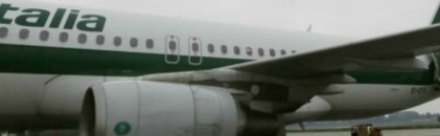 Redazione di Operai Contro, I lavoratori di Alitalia hanno detto NO all’accordo, sindacati-governo-padroni, per il salvataggio dei profitti dei padroni sulle spalle dei lavoratori.  Il “NO”  vince nettamente, affermandosi con 6.816 voti, contro 3.206 sì, vale a dire con il 67%. Questa volta i sindacalisti non hanno potuto fare imbrogli. Ricordiamo cosa prevedeva l’accordo bocciato: – 980 licenziamenti, riduzione del salario,CIG per due anni, incentivazione all’esodo. blocco degli scatti di anzianità In pratica si salvavano i profitti di Alitalia a spese dei lavoratori Negli ultimi 15 anni è avvenuto tre volte. Colannino e Montezemolo hanno fatto miliardi sulle spalle […]