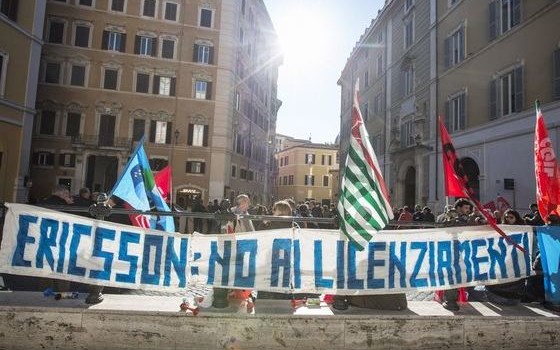 Redazione di Operai Contro, Il 27  aprile sono terminati i 45 giorni previsti dalla procedura di licenziamento collettivo.315 licenziamenti a livello nazionale di cui 61 a Genova. L’azienda, spiegano i sindacati, “è sorda ad ogni tentativo di mediazione e non è neppure disponibile a mettere in campo ammortizzatori sociali di tipo conservativo come la cassa integrazione o i contratti di solidarietà. Ma di quale mediazione parlate? Forse di passare da 315 licenziamenti a 250? Lasciando libera l’azienda di fare i licenziamenti incentivati?La CIG è solo un licenziamento con la vasellina? Poi i sindacati farebbero il referendum ricatto. O i […]