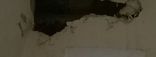 Caro Operai Contro, con i tagli alla sanità, prima di Renzi poi di Gentiloni, in tanti ospedali vengono soppressi interi reparti, mentre la manutenzione viene continuamente rimandata, finché succede il patatrac. Stavolta è toccato all’ospedale Loreto Mare di Napoli, con la rottura della colonna fecale per mancata manutenzione. Il degrado della sanità pubblica è una vera “riforma” del tandem Renzi – Gentiloni. Per chi non può curarsi privatamente la salute è un optional. Lo è di più per gli operai a contatto con sostanze nocive e letali, sottoposti a ritmi e carichi di lavoro, logoranti. Organizziamo il Partito Operaio. […]