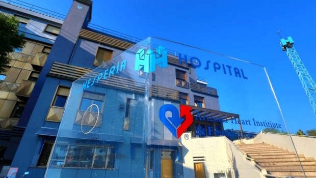 Redazione di Operai Contro, Licenziamento o forti riduzioni del salario: questo è il regalo del padrone.La direzione dell’ospedale,  ha convocato uno ad uno i lavoratori interessati, ‘invitandoli’ a stare zitti. Pressioni psicologiche e minaccia della perdita del posto di lavoro sono i mertodi del  colosso regionale dell’alta specializzazione in cardiochirurgia presente a Modena. Azienda sanitari vuole esternalizzare le pulizie.per ridurre i costi. La cooperativa GSA che ha vinto l’appalto procederà al licenziamento collettivo e probabilmente ci riassumerà con meno salario e diritti Sarebbe ora di muoversi e lasciar perdere le chiacchiere dei sindacalisti Un lavoratore    