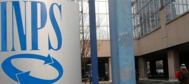 Redazione di Operai Contro, Gli ex operai della Svoa e della Somi impianti rischiano di dover restituire all’Inps da 20 mila fino a 80 mila euro, a seconda dei casi, compresa la famiglia di un ex dipendente deceduto. Dopo due sentenze positive per loro la Cassazione le ha annullate ma nel frattempo era intervenuto un accordo con l’ente previdenziale che ora se lo rimangia.. La magistratura assolve sempre i padroni Un ex operaio SVOA dal fatto Per circa cinque anni hanno ricevuto indennizzi dall’Inps per esposizione ad amianto ma ora l’ente ci ha ripensato e li rivuole indietro. La […]