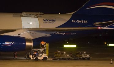 Caro Operai Contro, solo nel 2016 la Rwm terza azienda bellica italiana, ha ottenuto dal governo Renzi ben 45 nuove autorizzazioni per costruire e vendere bombe. Al primo posto nel giro d’affari della produzione bellica c’è la Leonardo (Finmeccanica) seguita da Ge Avio srl. Anche grazie alle nuove autorizzazioni rilasciate dal governo Renzi, in un solo anno sono praticamente raddoppiati i profitti al tritolo delle aziende belliche italiane. Hanno realizzato la cifra record di 14,6 miliardi di euro contro i 7,8 del 2015, che significa in percentuale un aumento del 85,7% in più. “L’Italia ripudia la guerra”, sta scritto […]