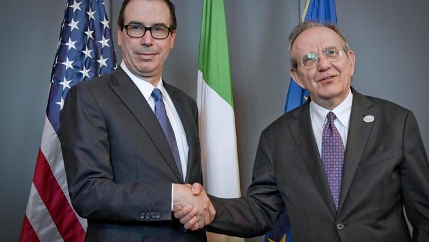 Redazione di Operai Contro, Tra poco a Bari inizia il G7 della finanza. Nel corso del bilaterale con Steven Mnuchin alla vigilia dell’apertura del G7 Finanze, il ministro dell’Economia Pier Carlo Padoan,ha rassicurato il segretario al Tesoro americano sullo stato di salute del sistema bancario italiano, che è migliore di quanto appaia all’opinione pubblica internazionale. Padoan ha rassicurato gfli americani. Il governo continua a regalare miliardi di euro alle banche e l’l’ultimo decreto legge aiuterà le banche a non pagare tasse I padroni sempre più ricchi e operai e lavoratori sempre più miserabili Padoan e davvero il mostro del […]