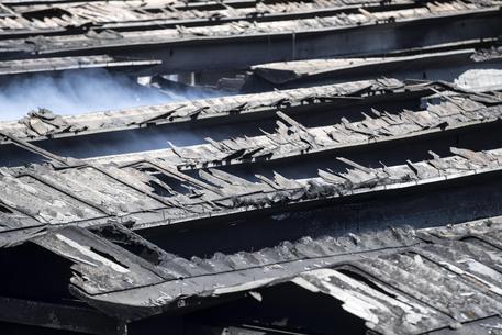 Redazione di Operai Contro, a seguito dell’incendio dell’azienda Eco X a Pomezia, sulla Pontina, il ministro della Salute, Beatrice Lorenzin ha detto. ” Non c’è presenza di fibre di amianto nell’aria”. La Regione Lazio inoltre ha reso noto l’assenza di idrocarburi   negli ortaggi provenienti dalla zona dell’incendio che ha interessato la Eco X a Pomezia, vicino a Roma e non. “I dati rilevano la totale assenza di IPA (Idrocarburi policiclici aromatici) nelle zone di Ardea, Pomezia, Lanuvio, Aprilia, Anzio e Genzano dove sono stati esaminati”, alcuni ortaggi. In particolare sono stati analizzati “trifoglio e l’orzo dal campo, insalata, il grano, […]