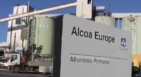 Caro Operai Contro, si era impegnato “a sciogliere alcuni nodi legate alla cessione dello stabilimento di Portovesme”. Invece Carlo Calenda ministro dello Sviluppo economico è letteralmente sparito dalla circolazione, e nessuno riesce a sentirlo. L’annunciata ripartenza dell’Alcoa sembra configurarsi anche stavolta come l’ennesima bufala. Cos’altro dedurre dal comportamento del ministro Calenda? Nel governo dei padroni a turno fanno promesse agli operai, per logorare la loro resistenza, tirano le vertenze alle calende greche, sperando che gli operai si arrendano. Più lotte operaie sconfitte, più potenziali focolai di ribellioni, che organizzate in un partito, possono avere un peso ben diverso, e […]