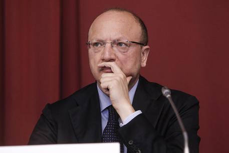 Redazione di Operai Contro, Boccia, il presidente di confindustria ha fatto una proposta geniale: “Azzerare il cuneo fiscale sull’assunzione dei giovani per i primi tre anni.  Il genio della Confindustria fa una proposta geniale per aumentare l’occupazione dei giovani, dare nuovi incentivi ai padroni. Dopo gli incentivi dati da Renzi ai padroni per aumentare l’occupazione, questa è la seconda proposta di sovvenzionare gli sfruttatori. L’occupazione dei giovani non è aumentata con i regali di miliardi di euro ai padroni e non aumenterà con i miliardi per gli sfruttatori che chiede Boccia Ma le proposto del presidente degli afruttatori non […]