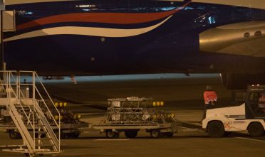 Caro Operai Contro, il sindaco è intelligente, ha capito che “ci sono in ballo i posti di lavoro”. Pensava a una “riconversione civile per la fabbrica”, ma si è rassegnato al “nuovo campo prove 140. Intanto, dagli uffici tecnici del suo comune è arrivato un sì”. Cosa non si farebbe per i padroni quando “ci sono in ballo i posti di lavoro”? Capito mi hai? Saluti sardi   Tratto da Sardinia Post Gli affari vanno bene alla Rwm – sede a Brescia e fabbrica di bombe a Domusnovas, nel Sulcis -: lo dimostrano i dati dell’Istat e la volontà […]