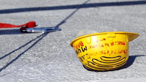 Caro Operai Contro, 130 operai senza stipendio da novembre! Dipendenti della Leali Steel di Odolo (Bs), sono in cassa integrazione da un anno, ma da oltre sei mesi non prendono neanche più l’assegno della cassa integrazione! Il padrone vuole vendere: sia questa fabbrica di Odolo, sia un’altra a Borgo Valsugana, in provincia di Trento. Finora il sindacato chiede al padrone “risposte sul futuro dell’azienda”, ma non ha preso alcuna decisione di organizzare una vera risposta di lotta, che non sia il solito fuoco di paglia. Eppure il padrone ha dichiarato di voler chiudere le due fabbriche. Forse c’è qualcosa […]