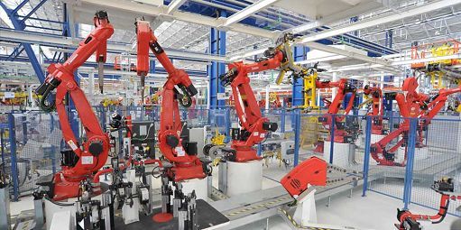 Redazione di Operai Contro, noi operai pensavamo che fosse finita, ma non è così. La Comau di Grugliasco, azienda del Gruppo Fca che occupa 1.300 operai e che fabbrica sistemi di produzione e di robotica per le linee di montaggio, ha notificato alle Rsa di dover procedere, dopo oltre un anno, alla richiesta di cassa integrazione ordinaria dal 5 giugno al 11 giugno e dal 26 giugno al 2 luglio 2017. La causa delle sospensioni è stata motivata con la necessità di adeguare le attività produttive al transitorio andamento della domanda di mercato. Intanto siamo noi operai a vederci […]
