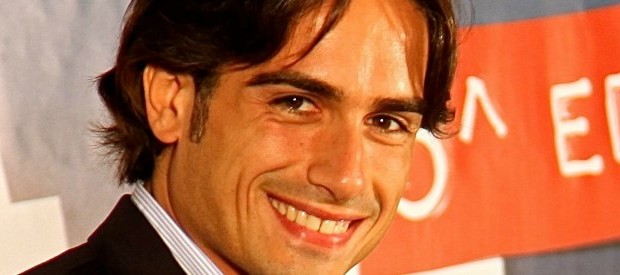 Redazione di Operai Contro. il Pd è il partito dei padroni il suo segretario è un gangster. Gli affiliati locali si adeguano Un cittadino di Reggio dal fatto Una nomina quantomeno inopportuna nella città metropolitana più renziana d’Italia. Almeno se si tengono in considerazione i risultati delle primarie dove, a Reggio Calabria, la mozione dell’ex presidente del Consiglio il 30 aprile ha rastrellato il 76,59% dei voti. Il sindaco Giuseppe Falcomatà (Pd) ha scelto come segretario generale dell’ente un rinviato a giudizio per bancarotta fraudolenta. La notizia è stata pubblicata dal giornale locale Il Quotidiano del Sud che ha definito la […]