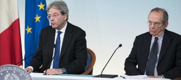 Redazione di Operai Contro,  non c’è governo italiano che non abbia confezionato un regalino per alleviare le sofferenze delle banche. E l’esecutivo di Paolo Gentiloni non fa eccezione inserendo nella “manovrina” sconti fiscali per gli istituti di credito che navigano in brutte acque. “Un caso”, come ha spiegato il sottosegretario all’economia con delega alle banche, Pier Paolo Baretta, quando il quotidiano La Stampa ha chiesto conto della modifica contabile dei parametri di Aiuto alla crescita economica (Ace), un meccanismo fiscale nato nel 2012 per premiare gli imprenditori che fanno investimenti attraverso sgravi sugli apporti di capitale effettuati. Fatto sta […]