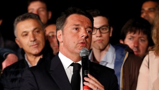 Redazione di Operai Contro, finalmente la buffonata democratica del Pd (partito dei padroni) è finita. Renzi è stato rieletto come segretario. Hanno votato per lui i deputati del Pd che siedono nel parlamento dei padroni. Hanno votato per lui i consiglieri ragionali del Pd, i consiglieri comunali del Pd, preoccupati di essere rieletti alle prossime elezioni. Hanno votato per Renzi, le mogli, i figli, i parenti, dei deputati e consiglieri. Famiglie che vivono da parassiti alla faccia della miseria di operai, lavoratori e pensionati. Hanno votato per lui molti padroni e loro servi di tutti i partiti. Operai, lavoratori […]