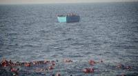 Redazione di Operai contro, la strage degli emigranti nel mediterraneo ha dei responsabili chiari: i padroni e il governo italiani. Impedendo la libera circolazione degli uomini li consegnano alla morte per annegamento nel Mediterraneo o ai campi di concentramento delle milizie libiche. Un operaio senegalese dal fatto quotidiano Almeno 30 persone sono morte oggi nel naufragio di un barcone con a bordo circa 500 migranti diretto verso l’Italia, avvenuto a circa 30 miglia dalle coste libiche. Sono in corso le ricerche di altre decine di persone finite in acqua: si tratta di oltre 150 dispersi. Le operazioni sono coordinate dalla […]