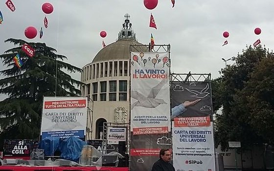 Redazione di Operai Contro. oggi è il giorno della manifestazione nazionale della Cgil a Roma. L’obiettivo è quello della Carta dei diritti universali del lavoro. La Camusso chiede la carta dei diritti universali del lavoro al governo del Pd. Renzi e Camusso si sono divisi i compiti per portare operai e lavoratori alla miseria e alla sconfitta. Renzi con il Jobs act, la Camusso con le sue grandi vittorie. I salari sono diminuiti, i licenziamenti sono aumentati, i padroni si sono arricchiti CGIL-CISL-UIL continuano a fare accordi con i padroni per gestire i licenziamenti. Basta con i tre ladroni […]