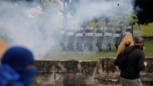 Redazione di Operai Contro, in Venezuela è iniziata la guerra civile. 30 morti negli scontri a Caracas. Gli operai devono organizzarsi in proprio e partecipare alla lotta per il potere Un lettore
