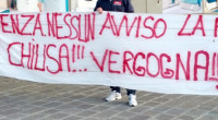 Caro Operai Contro, il padrone cambia il contratto e passa gli operai dalla categoria “Logistica e Trasporti”, alla categoria “Multiservizi”, con 300 euro in meno di salario al mese. Il padrone scatena la concorrenza tra le fila operaie. Su 60 dipendenti, 40 hanno respinto il ricatto rifiutandosi di firmare il nuovo contratto. Nessuno mette un freno alla caccia del massimo profitto dei padroni, che si realizza nella condizione di schiavitù del lavoro salariato. Operai per fare la guerra alla guerra dei padroni dobbiamo organizzarci. Saluti operai   Allego un articolo da Brescia Today Montichiari: cambio di cooperativa al Mondo […]
