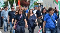 Caro Operai Contro, il 9 giugno come avevi dato notizia, si è svolta la manifestazione degli operai della Ceme di Carugate alle prese con 97 licenziamenti. Il padrone pensando che gli operai avessero lasciato sguarnita la fabbrica per andare alla manifestazione, ha tentato il colpo gobbo di far entrare i camion per portar fuori più apparecchiature possibili, iniziando a smantellare la fabbrica di Carugate, che ha dichiarato via email agli operai di voler chiudere. Gli operai nonostante la manifestazione avevano mantenuto comunque un presidio, che è riuscito a sventare il piano del padrone. Gli operai della Ceme sono determinati […]