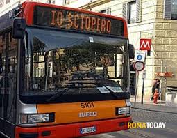 Redazione di operai contro, Dopo lo sciopero riuscito del 16 giugno, la rabbia del capo del partito dei padroni, Pd, è esplosa.  Per Renzi il diritto allo sciopero va regolamentato. Cioè per il gangster Renzi il diritto di sciopero va eliminato. Per Renzi vanno bene solo le processioni organizzate il sabato e la domenica. Processioni rigorosamente fuori dall’orario di lavoro. Durante i 1000 giorni in cui il gangster ha fatto tutto ciò che poteva a favore dei padroni, si è dimenticato del diritto di sciopero. In questi anni sono state fatte leggi e leggine contro lo sciopero. Nessuna legge […]