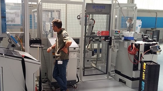 Redazione di Operai contro, i teorici dei padroni è da tempo che rompono l’anima sull’aumento dei robot a scapito degli operai nelle fabbriche. Non è una cosa nuova. E’ una tendenza del capitalismo. con meno operai vuole un profitto maggiore. Per noi operai vuol dire più licenziamenti, più sfruttamento e meno salario. Per il capitalismo la fabbrica 4.0 è la via verso la morte. Ho trovato su Wikipedia questo scritto: La caduta tendenziale del saggio di profitto è una formula dell’analisi economica marxiana. Con caduta tendenziale del saggio di profitto Karl Marx ne Il Capitale identificò quel fenomeno secondo […]