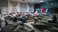 Redazione di Operai Contro, Foggia è la citta dei ghetti. Reportage esclusivo di Danilo Lupi per La Gabbia Open (La7) sul Cara di Borgo Mezzanone, in provincia di Foggia, il centro d’accoglienza per richiedenti asilo, il terzo per dimensioni in Italia. Le condizioni disumane in cui vivono i migranti furono già denunciate dall’Espresso in una inchiesta di Fabrizio Gatti lo scorso anno. Ma da allora nulla è cambiato: la struttura, infatti, continua a ricevere soldi pubblici (guarda la puntata integrale)