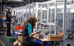 di Donatella Destefano «Ero arrivata al punto che rifiutavo i miei figli, non cucinavo più, a casa non facevo più nulla. Pensavo: ma non è che sono io che sbaglio». Continua il nostro approfondimento sulle donne lucane vittime di mobbing. Ha chiesto l’anonimato, per questo motivo il suo nome di fantasia sarà Marina. Così come non citeremo, per sua espressa richiesta, la fabbrica dove ancora lavora. Il mobber sa dove e quando colpire. Marina è stata un facile bersaglio avendo vissuto un periodo post-traumatico da stress, dovuto alla perdita di un figlio. “Ogni giorno, quando arrivavo davanti la fabbrica […]