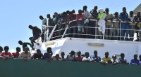 Redazione di Operai Contro, l’emigrazione di oggi è stata creata dai padroni. Hanno portato la guerra hanno depredato Asia e Africa. I grandi paesi imperialisti sono i responsabili Il capitaòlismo e alla fine e tenta di risolvere il problema dei migranti distinguendo i rifugiati dagli emigranti economici. Così parlano gli eroi del capitalismo – Il ministro Minniti chiede che i sopravvissuti del Mediterraneo siano sbarcati nei paesi delle navi che li salvano – Macron, l’eroe francese, afferma che gli unici di cui devono interessarsi i padroni sono i rifugiati. Operai dalla parte degli emigranti. Dobbiamo chiedere la libera circolazione […]