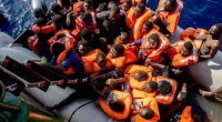 Redazione di Operai Contro, Oltre 2.100 uomini, donne e bambini sono stati assassinati quest’anno nel Mediterraneo mentre tentavano di giungere in Europa via mare. Sono in totale 15mila i migranti assassinati nel mediterraneo dal 2013. E’ una strage I migranti sono stati fatti annegare come topi e i politici parlano di accoglienza. Per gli scampati alla morte per annegamento spesso si aprono le porte dei campi di concentramento o quello dello  sfruttamento come schiavi salariati. Gli assassini sono i padroni e i loro politici Un operaio Senegalese  