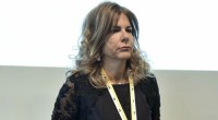 Redazione di Operai Contro,Marcegaglia è il presidente dell’ENI. Licenzia operai e acquista fabbriche. Marcegaglia è un padrone ed i politici sono suoi servi. Dal fatto quotidiano   Il piano per rilanciare l’Ilva presentato da ArcelorMittal e gruppo Marcegaglia, che pochi giorni fa si sono ufficialmente aggiudicati il siderurgico, secondo i tecnici incaricati di valutarlo non stava in piedi. Poco male per i commissari governativi, che lo hanno comunque giudicato migliore rispetto a quello della cordata concorrente Acciaitalia. E anche per il comitato di sorveglianza: a fine maggio l’organo di controllo che nelle grandi imprese in stato di insolvenza fa le veci del collegio sindacale ha dato parere […]