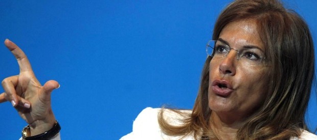 Redazione di Operai Contro, La Finmar, cassaforte dell’ex presidente di Confindustria ( Marcegaglia), stando al bilancio 2015 è esposta per 1,3 miliardi nei confronti delle banche, 1,1 dei quali in scadenza nei prossimi 12 mesi. Grazie alla partita del siderurgico potrà tirare il fiato. Così si spiega l’impegno nella cordata con ArcelorMittal, a cui il governo ha assegnato le acciaierie di Taranto. Marcegaglia è un padrone e come tutti i padroni ha un unico interesse: il suo profitto. Marcegaglia ha chiuso decine di fabbriche e licenziato migliaia di operai. A Marcegaglia non interessa licenziarne altri 6 mila operai all’ILVA […]