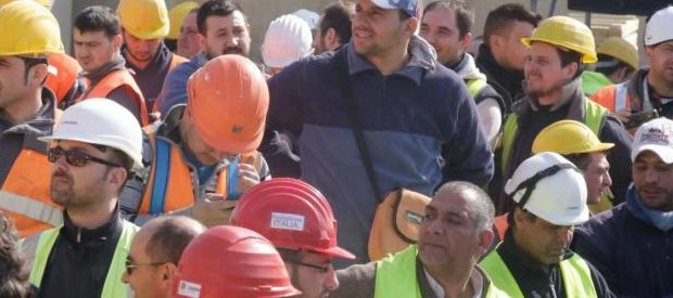 Il Foglio Bianco Comunicato delle compagne e dei compagni del sindacatoaltracosa – opposizione CGIL nel Comitato Centrale FIOM Sono davvero inaccettabili le recenti dichiarazioni stampa del segretario genera le della FIOM di Pisa in merito a un volantino prodotto e distribuito da delegati e delegate della FIOM di Piaggio e Continental sul ccnl dei metalmeccanici. In particolare, è grave che il segretario generale di un territorio si permetta di scrivere di quei compagni e compagne “cosa ci stanno a fare nella FIOM” e “se non condividono niente di quello che facciamo; benissimo; nel pieno rispetto delle idee di ognuno, […]