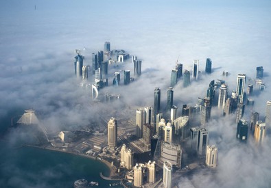 «La stampa quotidiana e il telegrafo, che dissemina le sue elucubrazioni in un batter d’occhio su tutta la superficie della terra, fabbrica più miti – e il bovino borghese li crede e li propaga – in una giornata di quanti se ne potessero diffondere in secolo nell’antichità». Karl Marx  pubblichiamo per il dibattito Mentre i cialtroni di regime, di alto e di basso rango, sparan cazzate a bischero sciolto sul «terrorismo», per spaventare e confondere gli sfruttati e gli oppressi, ecco che scoppia il caso Qatar. Il Qatar sarebbe al centro della trama terroristica che tanto angustia i nostri […]