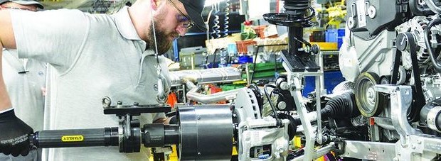 Caro Operai Contro, Renzi il segretario del Pd quando era capo del governo e varò il Jobs act, disse che serviva a cancellare le forme di lavoro precario. E’ successo il contrario, anche il lavoro a tempo indeterminato è diventato precario dopo l’abolizione della giusta causa nei licenziamenti. Gli ultimi dati dell’Inps confermano il boom del lavoro a chiamata e del lavoro a tempo determinato, mentre sono in calo le assunzioni stabili. Contro il governo dei padroni e le loro misure antioperaie, organizziamo il partito operaio. Organizziamo la possibilità di una società senza padroni, senza la schiavitù del lavoro […]