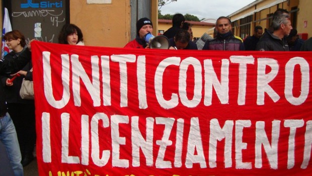 Redazione di Operai Contro, leggo da tempo il vostrto giornale. sono centinaia gli espisodi di licenziamento di operai CGIL-CISL-UIL non fanno niente anzi cercano di isolare le lotte. I sindacati vogliono portare gli operai allo sbando per permettere ai padroni di vincere. So che è difficile, ma credo che si debba tentare di organizzare un coordinamento dei comitati di lotta contro i licenziamenti Un operaio licenziato