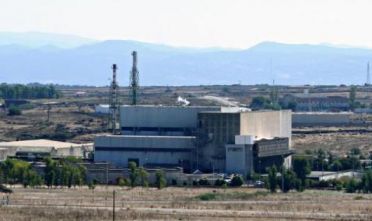 Caro Operai Contro, mentre il Tar da una parte ed il Consiglio di Stato dall’altra, a colpi di sentenze aprono e chiudono l’inceneritore di Tossilo, gli unici a non aver voce in capitolo sono gli operai che ci lavorano, per i quali si prospetta il raddoppio dell’impianto. Una serie di associazioni, comitati e Comuni si scontrano chi per chiudere definitivamente l’inceneritore, chi per raddoppiarne la potenza. A non essere interpellati sono gli operai che ci lavorano, tutti i giorni a contatto diretto con un tasso di nocività che può risultare invalidante e letale. Per i padroni e i loro […]