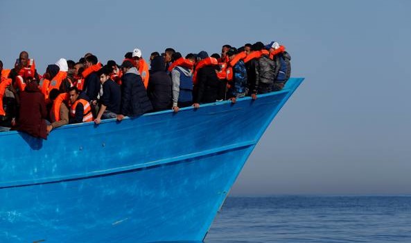 Redazione di Operai Contro, il governo degli imperialisti italiani è pronto. Imperialisti Italiani e imperialisti Francesi si contendono il petrolio libico. Imperialisti Francesi e Italiani pagano il dittatore nominato dall’ONU Fayez al-Sarraj e il dittatore Haftar. Dopo l’incontro a Parigi di Fayez al-Sarraj e Haftar con Macron bisogna far presto. La parola passa alle armi. Gli imperialisti Italiani vogliono bloccare le coste libiche. Una nave «comando» e almeno cinque navi leggere per pattugliare le acque libiche e fornire supporto ai mezzi dei mercenari di Fayez al-Sarraj e Haftar: è questa la missione militare che l’Italia sta organizzando  L’obiettivo è […]