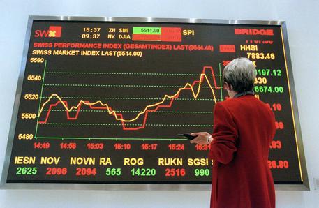 Redazione di Operai Contro. Il Fondo Monetario Internazionale ha fatto un altro miracolo. Il Fondo Monetario Internazionale rivede al rialzo le stime di crescita per l’Italia. Il pil italiano crescera’ quest’anno dell’1,3%, ovvero 0,5 punti percentuali in piu’ rispetto alle previsioni di aprile. Nel 2018 l’economia crescera’ dell’1,0%, ovvero +0,2 punti percentuali rispetto alle stime precedenti. ”Le stime di crescita per il 2017 sono state riviste al rialzo per diversi paesi dell’area euro, incluse Francia, Germania, Italia e Spagna, per le quali la crescita nel primo trimestre 2017 e’ stata sopra le attese”. La povertà in tutta l’Europa aumenta. […]