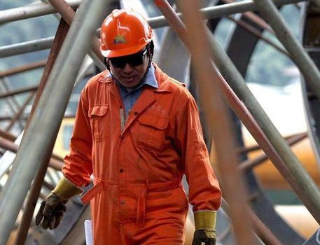 Redazione di Operai Contro, Allegria, allegria. l’IStat comunica che Il Pil italiano nel secondo trimestre 2017 è aumentato dello 0,4% rispetto al trimestre precedente e dell’1,5% rispetto al secondo trimestre 2016. L’aumento medio in europa è del 2,5 % questo l’istat dimentica di comunicarlo La comunicazione dell’ISTAT serve ai politici per esternalizzare le loro cazzate Gentiloni cinguetta: “Crescita 2017 prevista a +1,5. Meglio delle previsioni. Una buona base per rilanciare economia e posti di lavoro”. Padoan afferma:” Alla crescita “ha contribuito una politica economica che dal 2014 ha proceduto con coerenza lungo un sentiero stretto, ma tracciato in modo […]